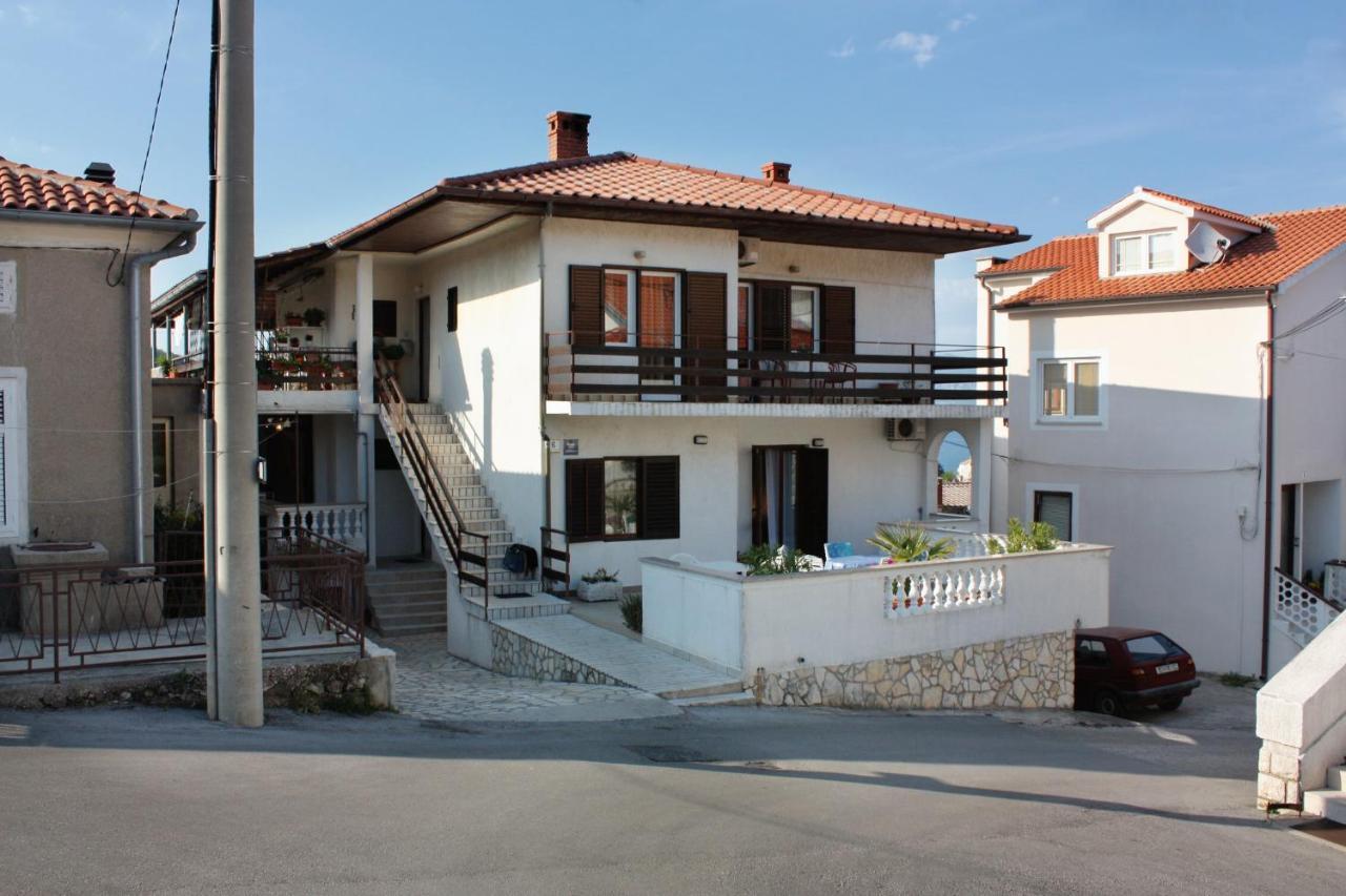 Double Room Vrbnik 5301B Esterno foto